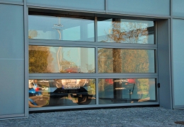 Brama garażowa KRISPOL salon samochodowy Rzgowska Łódź (3)